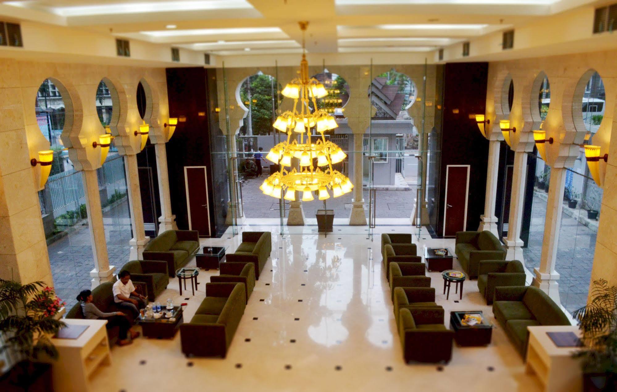 Amazing Kutaradja Hotel Джакарта Екстериор снимка